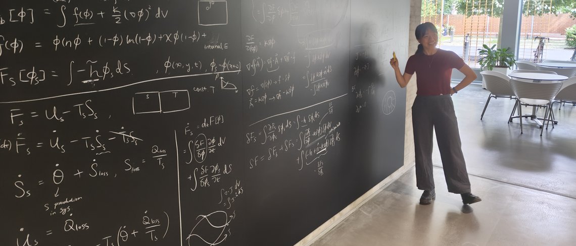 One of our IMPRS Predocs gets input on her fourth-derivative challenges